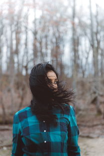 (红尘是不是指爱情)红尘是指男女之情？明白红尘，人间不值得留连吗