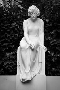 探索艾丽莎画画的艺术世界：从灵感到创作的心路历程与技巧分享