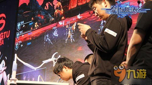 探讨群体力量与个人英勇的碰撞:一则关于众多勇者联合挑战单一英雄的深度思考与启示 探讨群体力量与个人英勇的碰撞:一则关于众多勇者联合挑战单一英雄的深度思考与启示